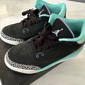 Jordan retro 3 Tiffany blue size 5.5 youth